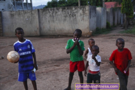 나이지리아-코로나 바이러스의 근원에있는 코라 닉 학교 아이들