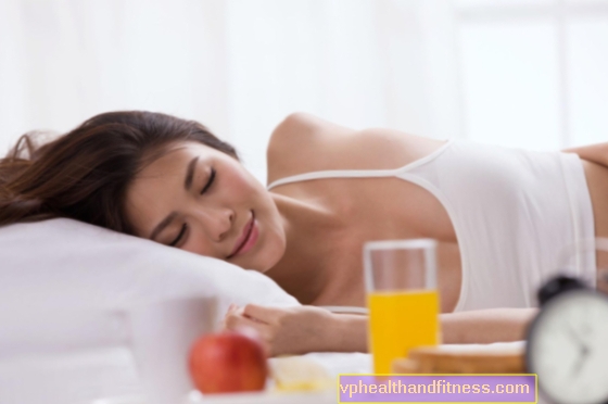良い睡眠を得るために何を食べますか？不眠症のための食事療法