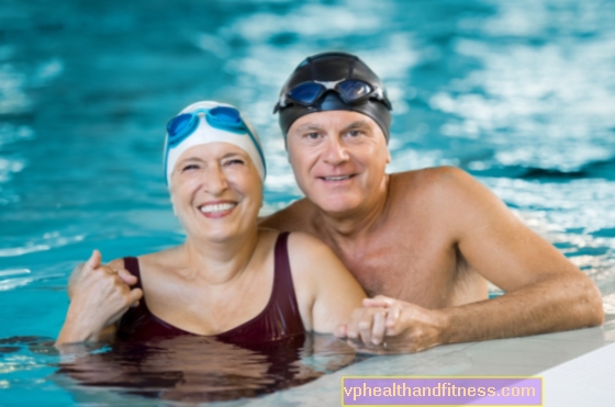 Entrenamiento en piscina para personas mayores