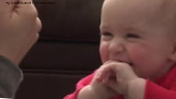 Mitä vauvan nauru voi opettaa meille?